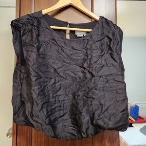 Black cap sleeve flowy top shirt